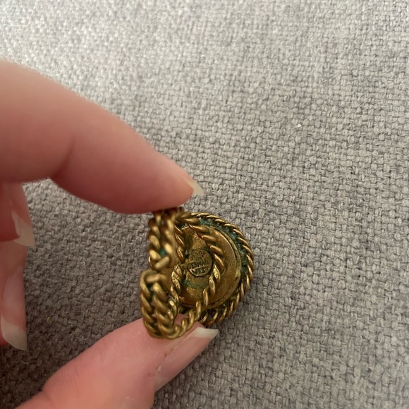 Vintage Green Stone Gold-Tone Statement Ring Women’s Costume Jewelry - Picture 3 of 5